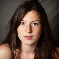 영화배우인 루이즈 셰비요트의 대표 이미지