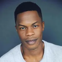 영화배우인 샘 아데고케의 대표 이미지