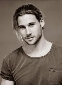 영화배우인 앤드류 크리어의 대표 이미지