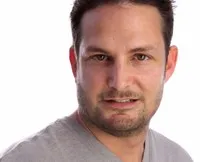 영화배우인 마이클 라쿠어의 대표 이미지