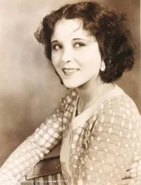 영화배우인 라켈 토레스의 대표 이미지