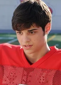 영화배우인 노아 센티네오의 대표 이미지