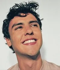 영화배우인 핀레이 맥밀런의 대표 이미지