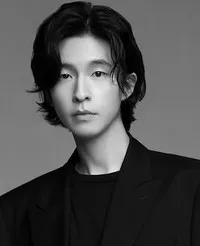 탤런트인 홍경의 대표 이미지