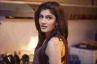 영화배우인 이쉬타 라즈의 대표 이미지