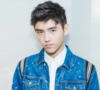 영화배우인 진비우의 대표 이미지