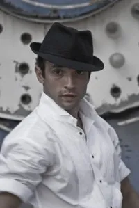 배우, 가수인 릭 포그노의 대표 이미지