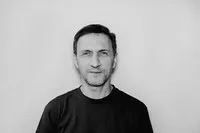 영화배우인 디미트리 타티시빌리의 대표 이미지