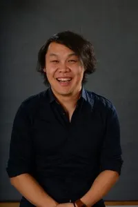 배우인 B. 바슬하그바의 대표 이미지