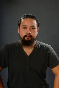 배우인 알다르의 대표 이미지
