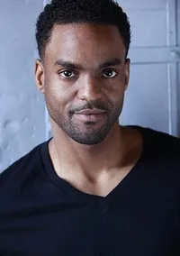 영화배우인 로니 로의 대표 이미지