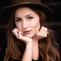 영화배우인 도미니크 프로보스트 채클리의 대표 이미지