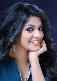 영화배우인 아파르나 발라무랄리의 대표 이미지