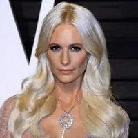 영화배우, 모델인 포피 델러비인의 대표 이미지