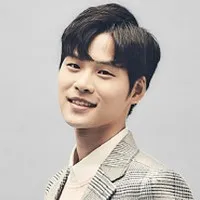 탤런트, 영화배우, 뮤지컬배우인 윤지온의 대표 이미지