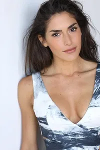 영화배우인 니키 하워드의 대표 이미지