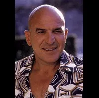 배우인 텔리 사바라스의 대표 이미지