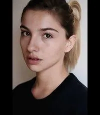 영화배우인 마리 콜롬의 대표 이미지