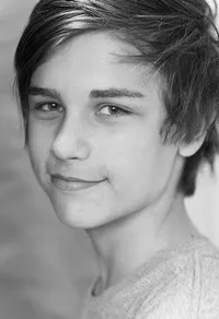 영화배우인 조던 두리우의 대표 이미지