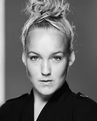 영화배우인 예시카 디나게의 대표 이미지