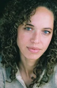 영화배우인 팬션 콕스의 대표 이미지