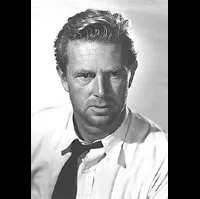 영화배우인 스터링 헤이든의 대표 이미지