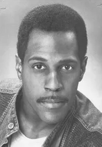 배우인 스티브 제임스의 대표 이미지