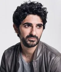 영화배우인 레자 브로예르디의 대표 이미지