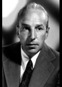 배우인 로이드 놀란의 대표 이미지