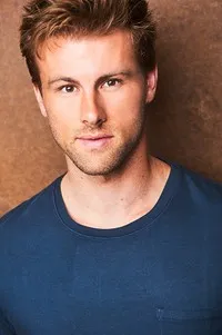 영화배우인 랜든 헤네만의 대표 이미지