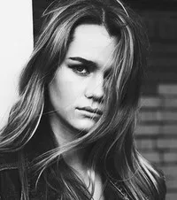 영화배우, 모델인 이모젠 워터하우스의 대표 이미지