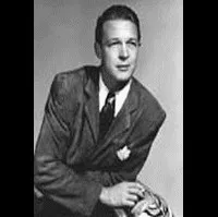 영화배우인 알렉스 니콜의 대표 이미지