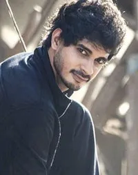 영화배우인 타히르 라지 바신의 대표 이미지