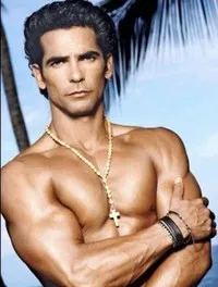 영화배우인 아르만도 아레이자의 대표 이미지