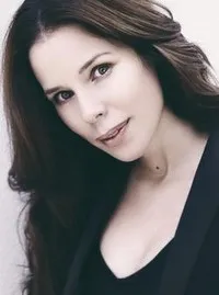 영화배우인 아테네아 마타의 대표 이미지