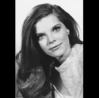 배우인 사만다 에가의 대표 이미지