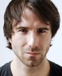 영화배우인 알렉스 허트의 대표 이미지