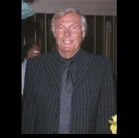 영화배우인 아담 웨스트의 대표 이미지