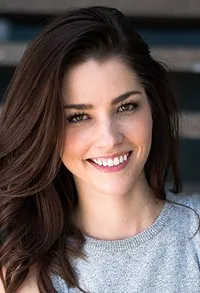 영화배우인 브리트니 래틀리지의 대표 이미지