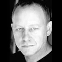 배우인 브래드 그린퀴스트의 대표 이미지