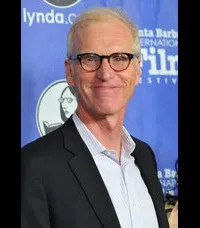 영화배우인 브래드 홀의 대표 이미지