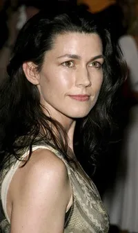 배우인 아라벨라 홀즈보그의 대표 이미지