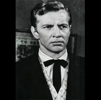 배우인 브루스 베넷의 대표 이미지