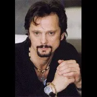 배우인 다니엘 퀸의 대표 이미지