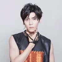 영화배우, 가수인 필서진의 대표 이미지