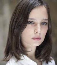 영화배우인 데니세 탄투치의 대표 이미지