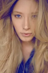 영화배우인 알렉산드라 펠드의 대표 이미지