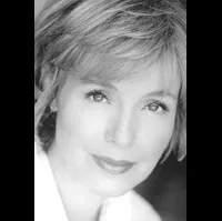 배우인 디 영의 대표 이미지