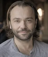 영화배우인 쿠시트림 호자의 대표 이미지