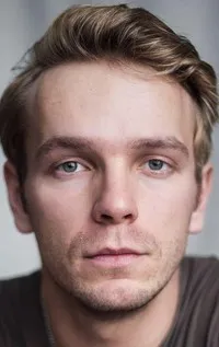 영화배우인 일리야 말라코프의 대표 이미지